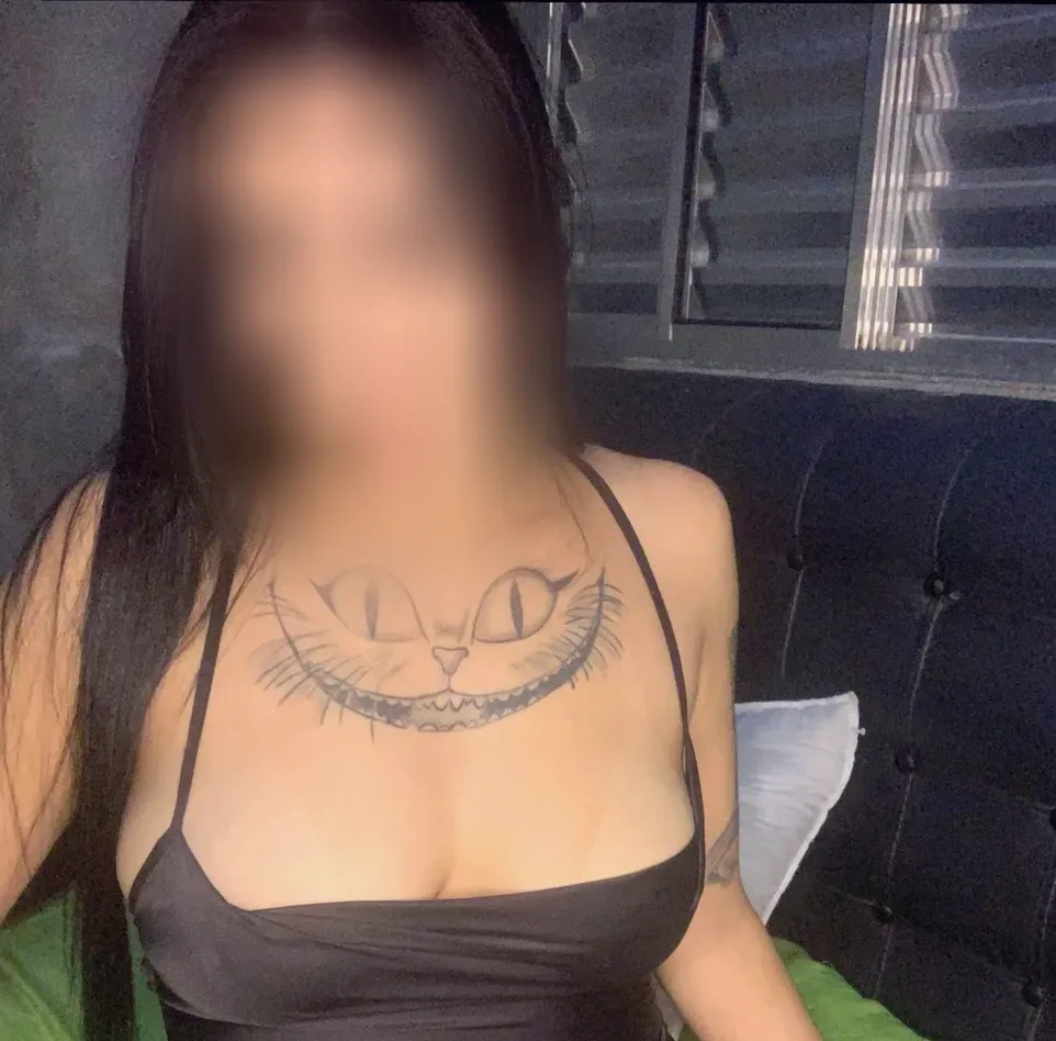 Juliane, 27