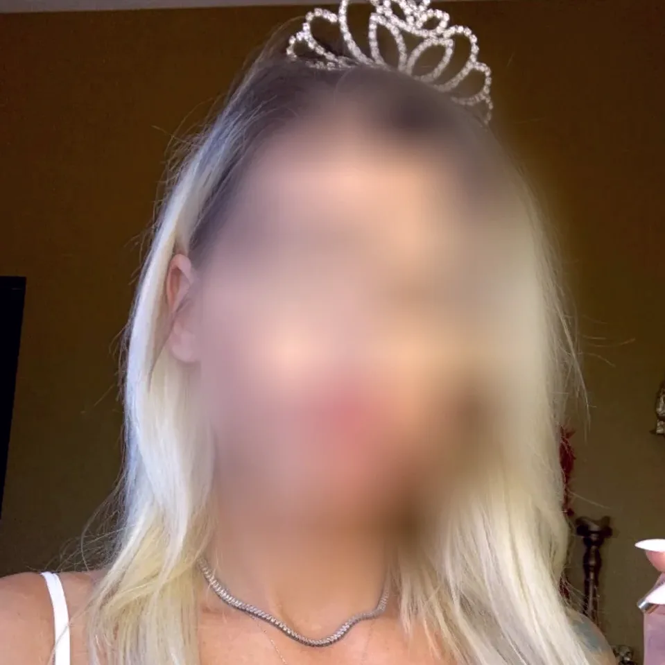 Marina, 35