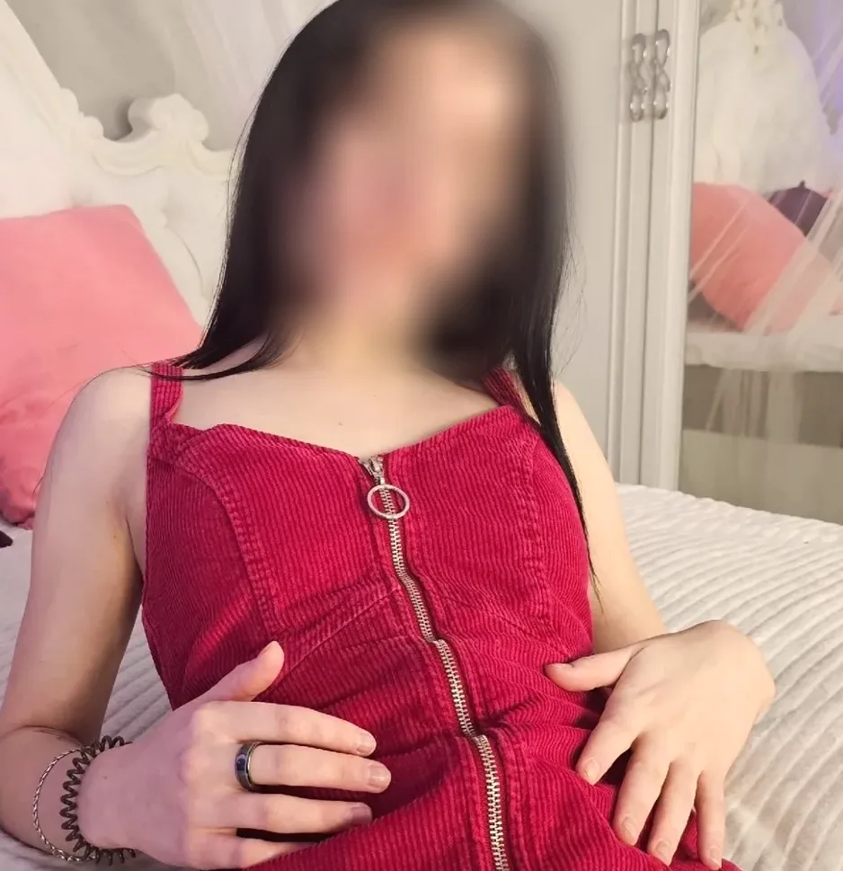 Nina, 22