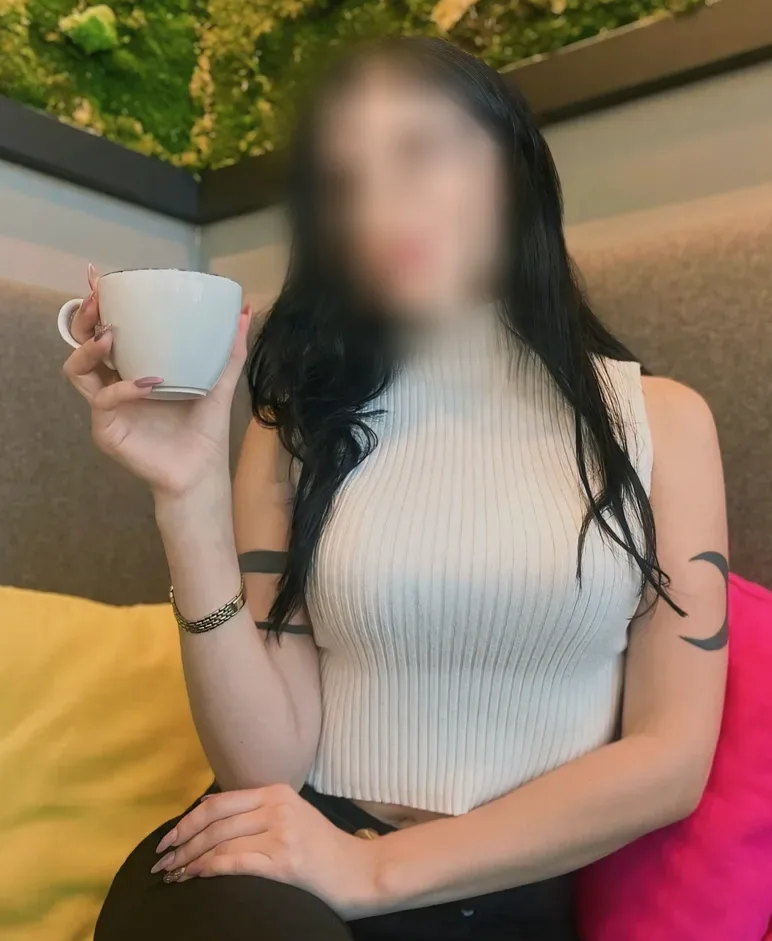 Pauline, 29