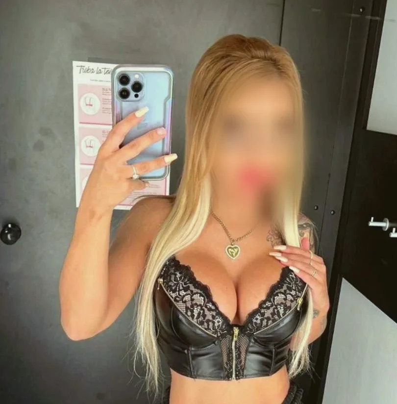 Sandra, 37