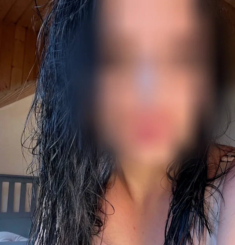 Sarah, 21