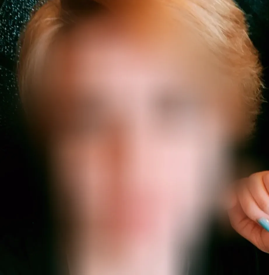 Viktoria, 26