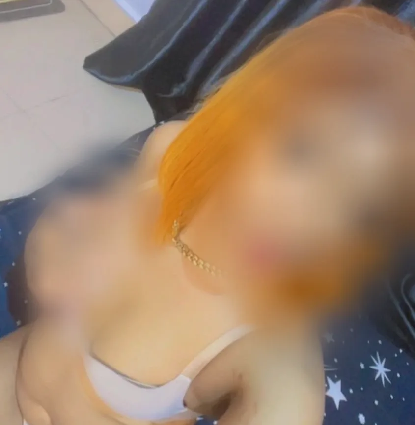 Vivien, 24